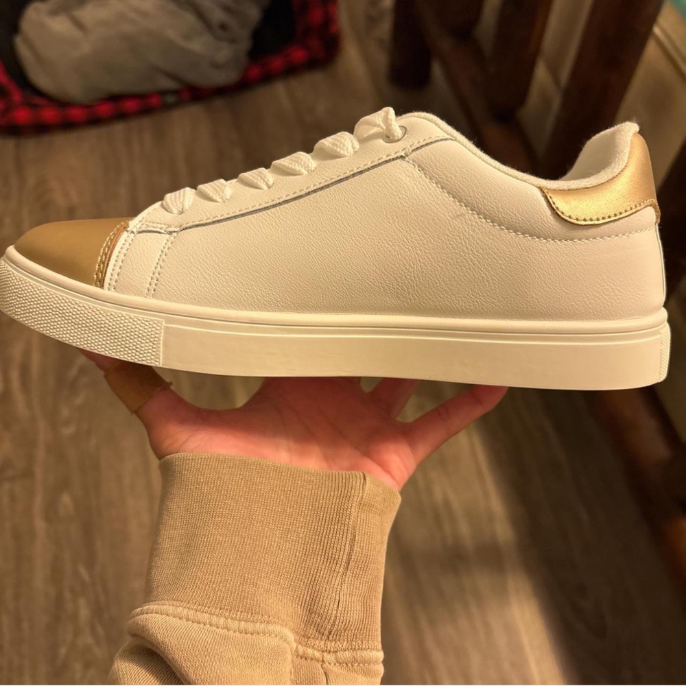 Brand new! Paid $60.00 Asking $25.00 
Boutique A.S.N.Y star casual Size 8 shoes